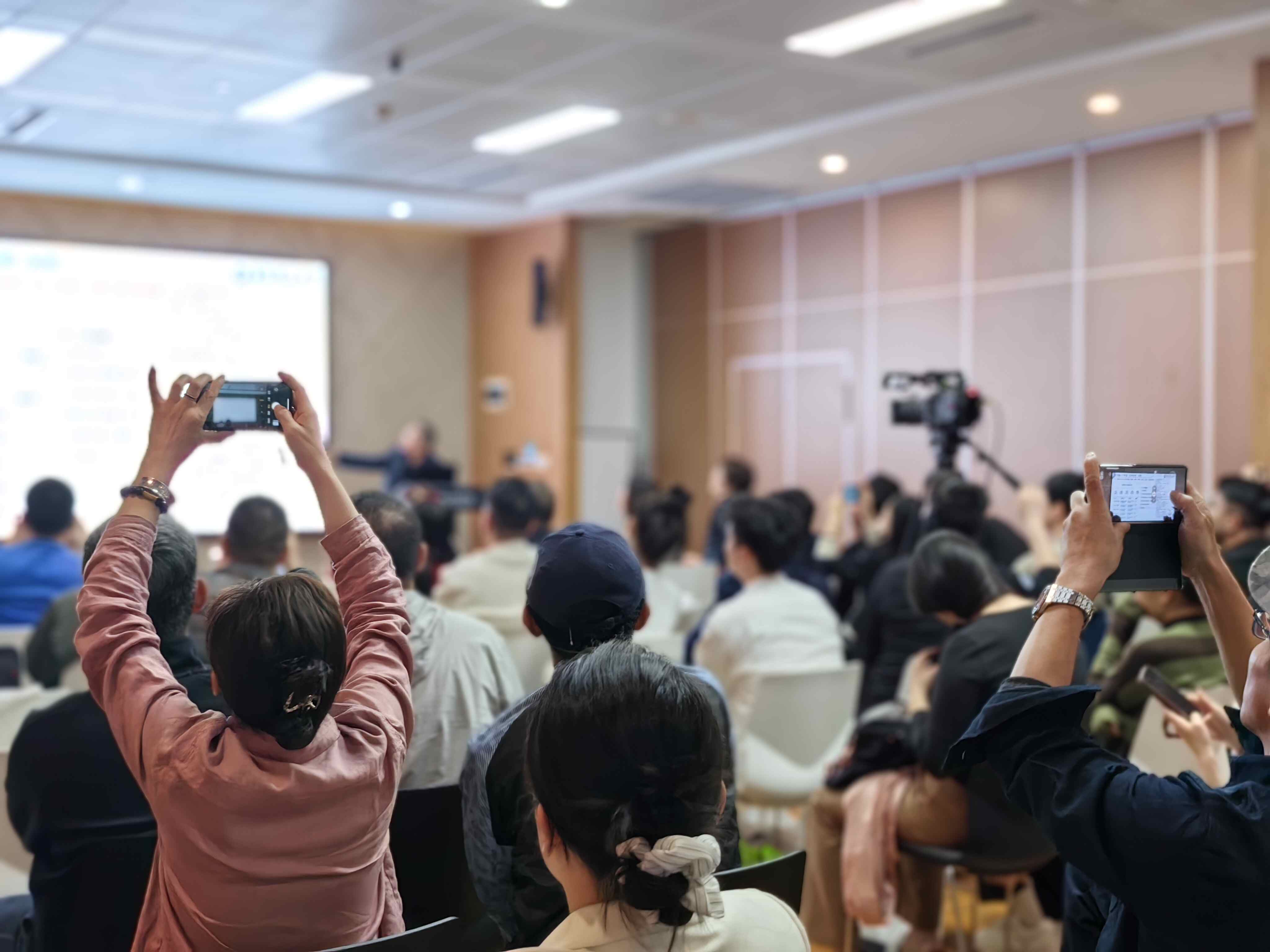 跨越落地鸿沟 | 2026，当AI从“技术博弈”沉入“产业内核”